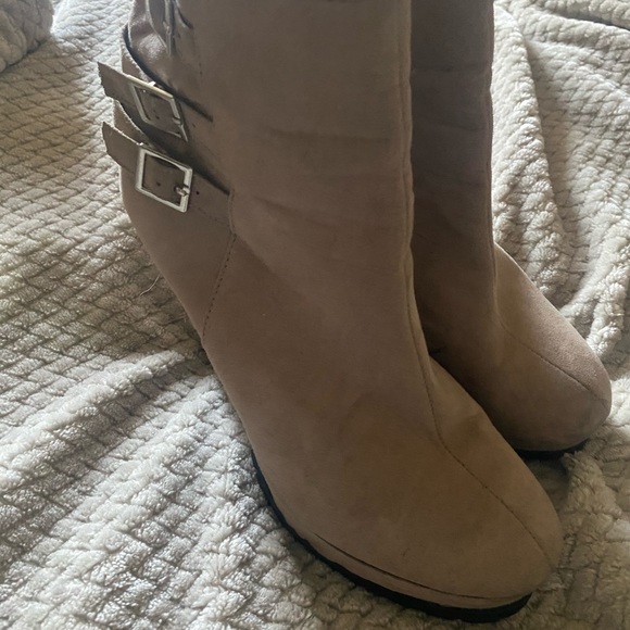 Suede heel boots - Picture 4 of 5